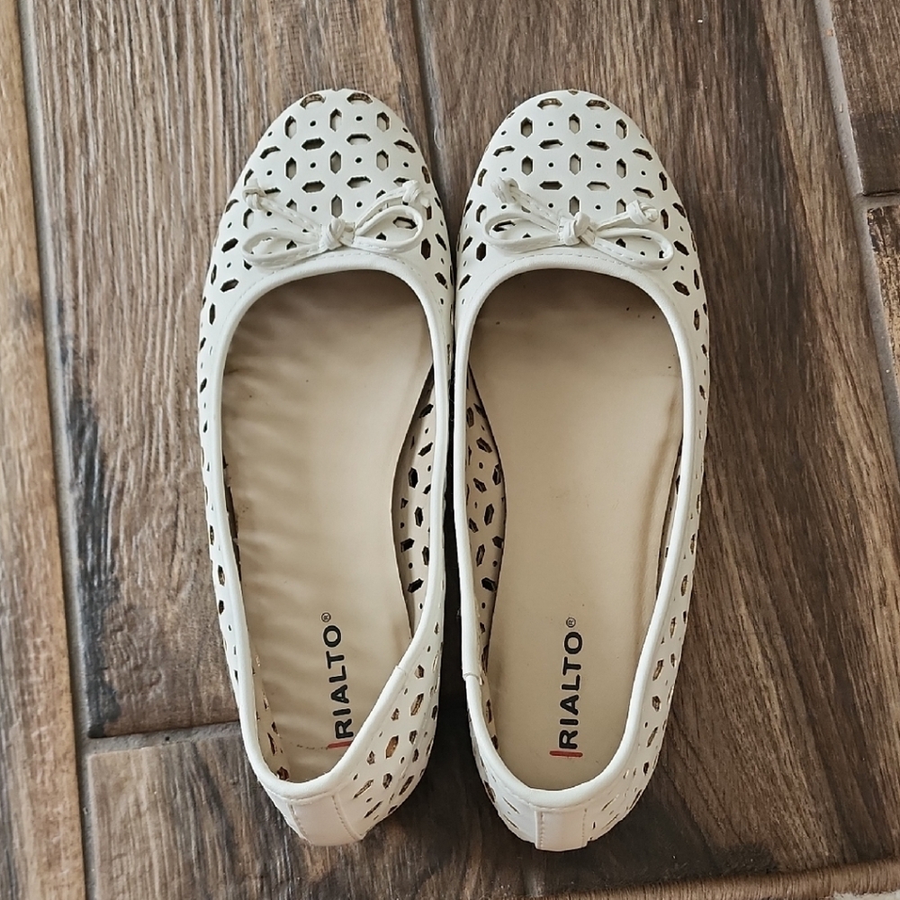 Rialto Women's White Cutout Flats In Great Condition Size 8